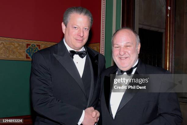 Al Gore and promoter Harvey Goldsmith at an event in London, 2007.