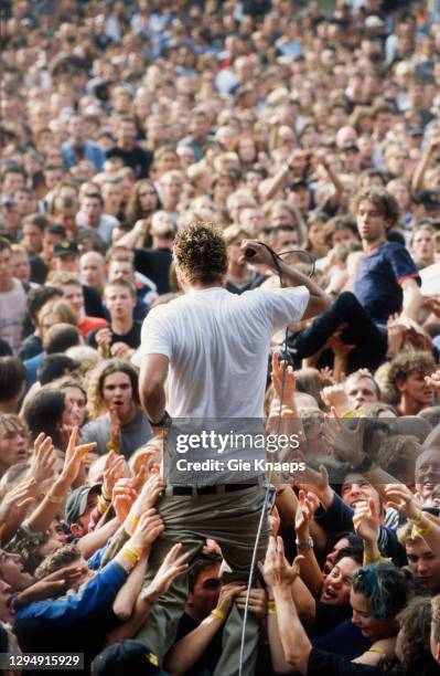 Deftones, Chino Moreno, Pukkelpop Festival, Hasselt, Belgium, 29th August 1998.