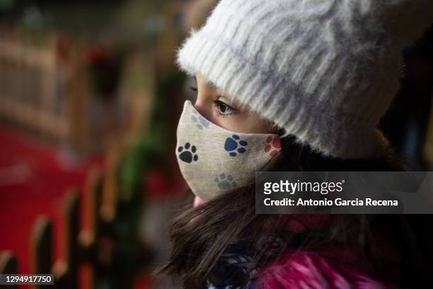 flu portrait. profile of little girl staring blankly during the coronavirus pandemic - cloth face mask stock pictures, royalty-free photos & images