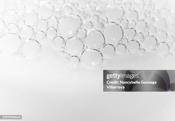 black and white soap bubbles - schaumstoff stock-fotos und bilder