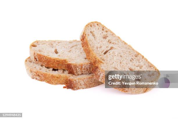 slices of bread isolated on white background - tartine photos et images de collection