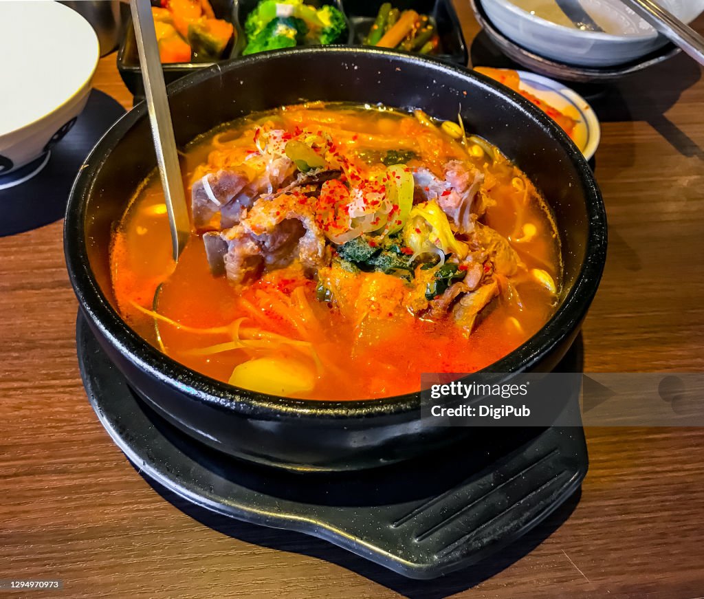 Gamja-tang, Korean pork back-bone stew