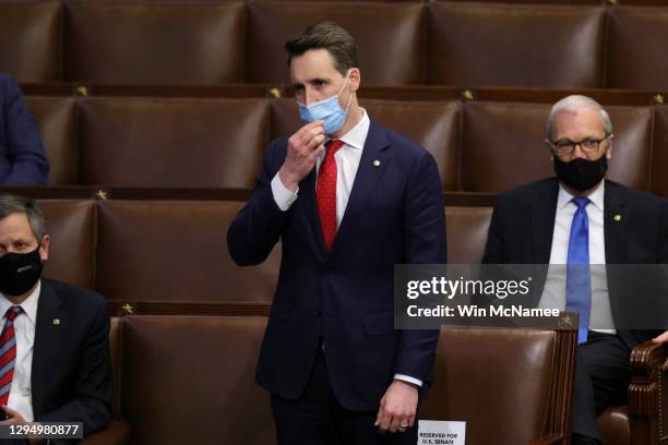 Sen. Josh Hawley signs on to the Pennsylvania objection in the House Chamber during a reconvening of a joint session of Congress on January 06, 2021...