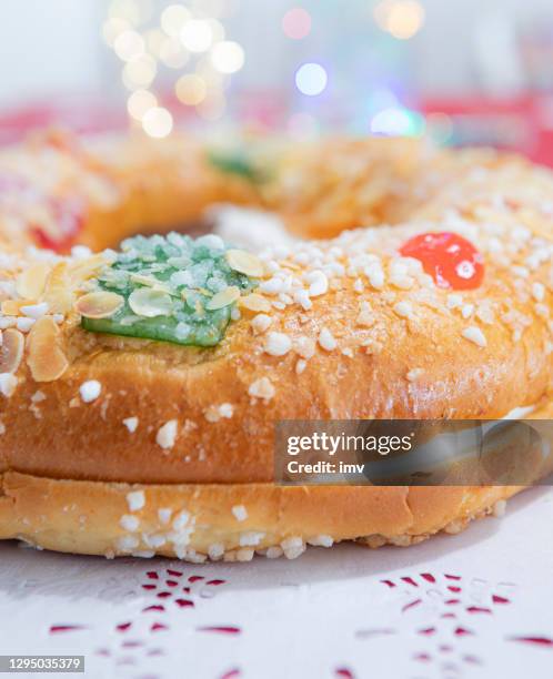 roscon de reyes, traditional cake in spanish christmas - rosca de reyes stock pictures, royalty-free photos & images