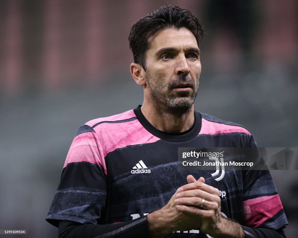 buffon lanjut main bersama juventus hingga usia 43... Gianluigi Buffon of Juventus during the warm up prior to the Serie A ...