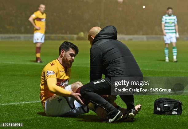 V CELTIC.FIR PARK - MOTHERWELL.Motherwell's Liam Donnelly suffers an injury