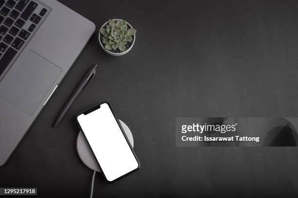 black office desk table with laptop,smartphone and supplies. top view with copy space, flat lay. - office desk top view stockfoto's en -beelden