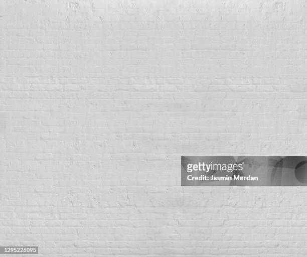 old white brick wall background - muro foto e immagini stock