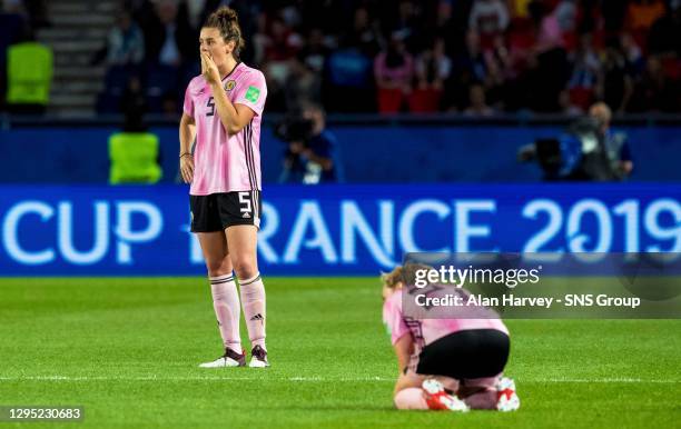 V ARGENTINA .PARC DE PRINCES - PARIS.Scotland's Jen Beattie looking dejected at full-time.