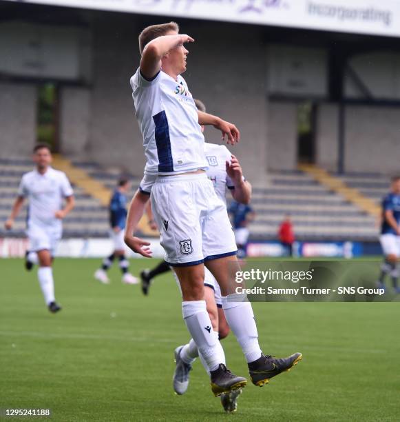 V DUNDEE .STARKS PARK - KIRKCALDY .Andrew Nelson salters in delight after making it 1-0 to Dundee.