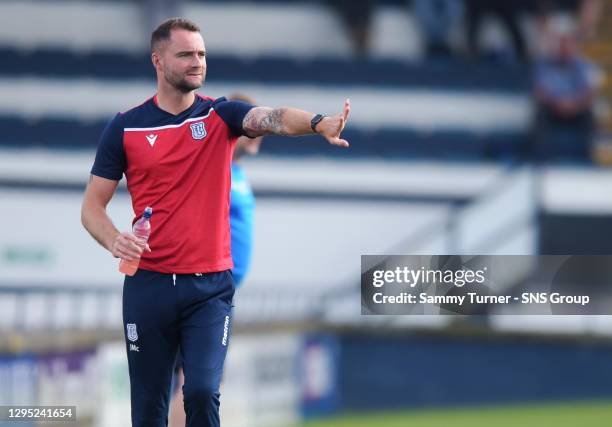 V DUNDEE .STARKS PARK - KIRKCALDY .Dundee manager James McPake issues instructions from the sidelines.