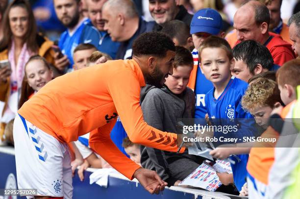 V DERBY COUNTY.IBROX - GLASGOW .Rangers' Connor Goldson engages with fans ahead of kick-off.