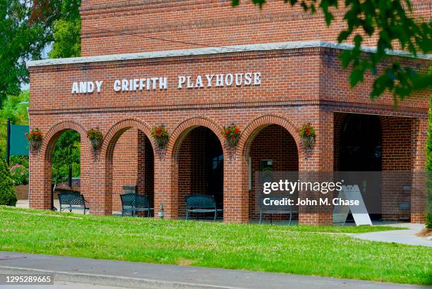 andy griffith playhouse, mount airy, nc - scorching start to the school summer holidays stock-fotos und bilder