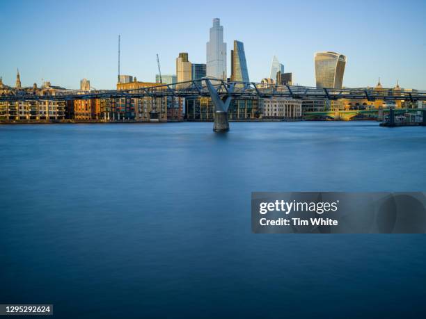 river thames, millennium bridge and the city of london skyline, london, uk - ミレニアムブリッジ ストックフォトと画像