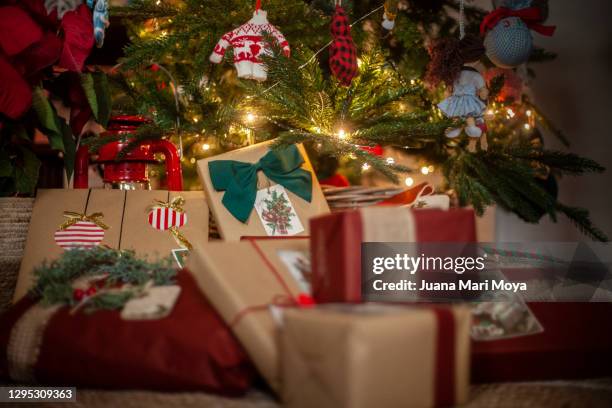 gifts under the christmas tree.  andalusia, spain - gift fotografías e imágenes de stock