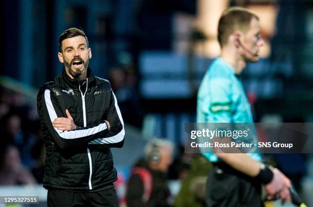 Vs DUNDEE.GLOBAL ENERGY STADIUM.Stuart Kettlewell rages at the linesman after Michael Gardyne is booked for diving.