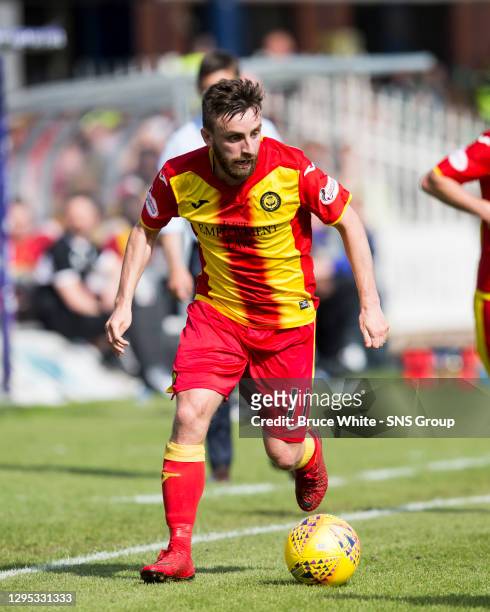 V PARTICK THISTLE .DENS PARK - DUNDEE..Steven Lawless in action for Patrick Thistle...
