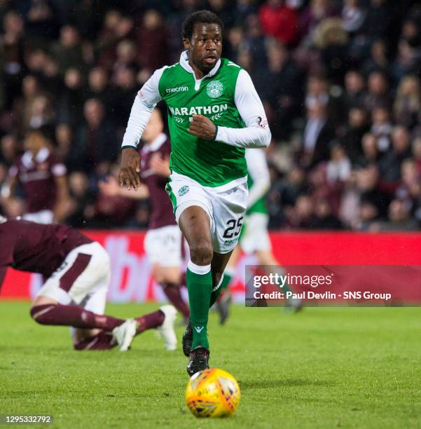 V HIBERNIAN . TYNECASTLE PARK - EDINBURGH.Efe Ambrose in action for Hibs