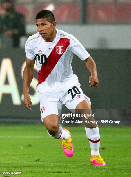 V SCOTLAND . ESTADIO NACIONAL DE LIMA - PERU.Edison Flores in action for Peru