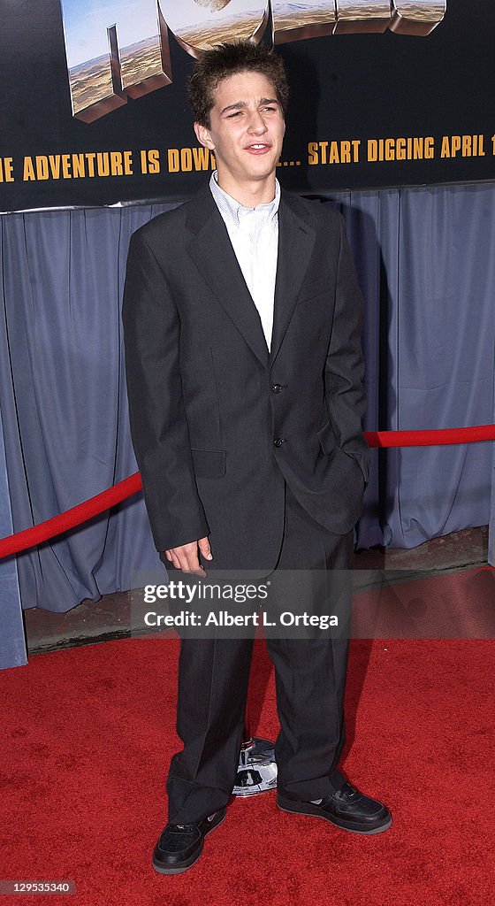 "Holes" Premiere