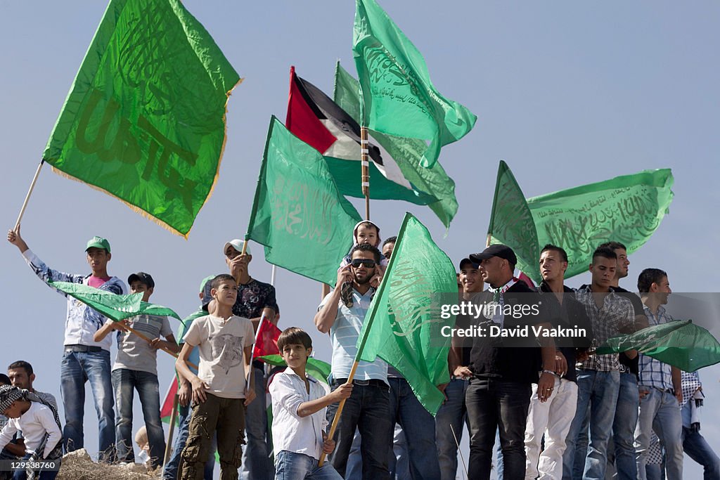 Palestinian Prisoners Released Into West Bank 