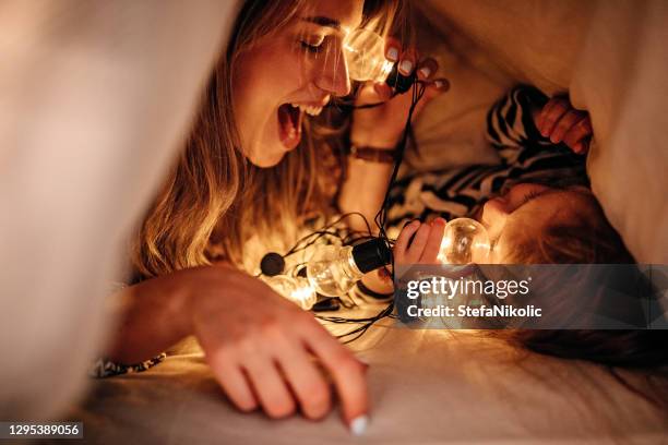 tell me a story mum - family cover stock pictures, royalty-free photos & images