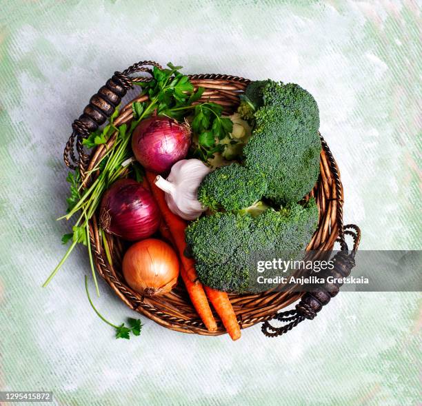 fresh vegetables in the basket - winter vegetables foto e immagini stock