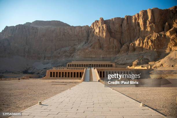 mortuary temple of hatshepsut, almos empty pandemic covid-19 time, luxor, egypt - temple of hatshepsut stock pictures, royalty-free photos & images