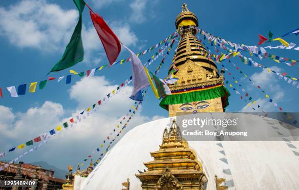 swayambhunath the ancient stupa and one of the most tourist attraction in kathmandu, nepal. - stupa imagens e fotografias de stock