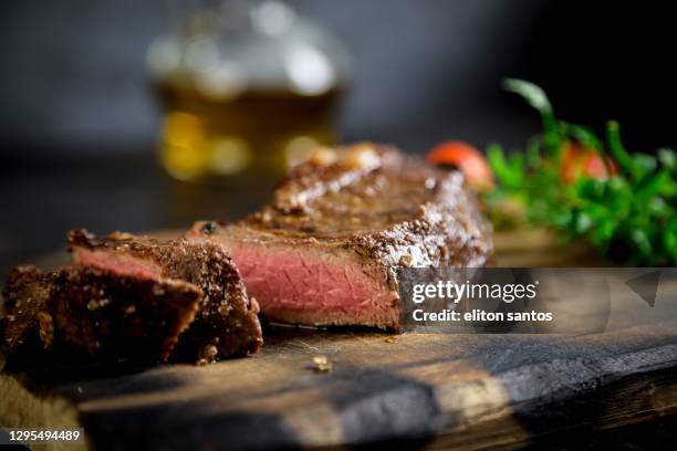 churrasco brasileiro - biefstuk stockfoto's en -beelden