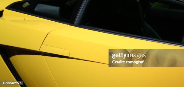 luxe gele lamborgini auto detail, sydney, nsw, australië - chevrolet-camaro-super-sport stockfoto's en -beelden