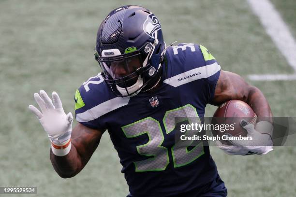 Running back Chris Carson of the Seattle Seahawks carries the football against the defense of the Los Angeles Rams during the first quarter of the...