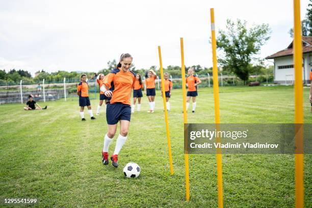 female soccer player practicing - soccer jerseys stock pictures, royalty-free photos & images