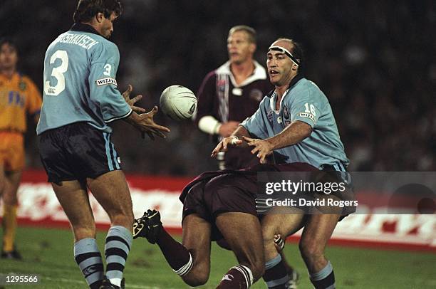 David Barnhill of New South Wales passes to team mate Andrew Ettingshausen during the State of Origin Series match against Queensland at Suncorp...