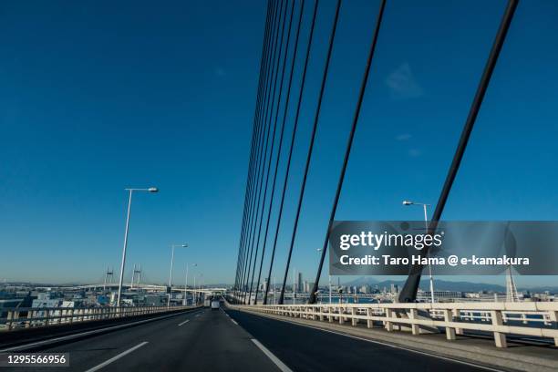 city highway in yokohama city of japan - 横浜ベイブリッジ ストックフォトと画像