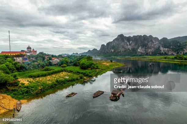 landscape in the phong nha ké bang national park (vietnam) - phong nha kẻ bàng national park stock pictures, royalty-free photos & images