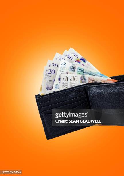 wallet and english cash - twenty pound note 個照片及圖片檔