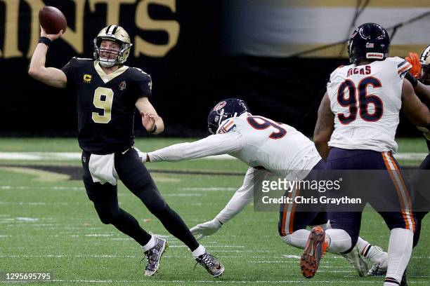 Drew Brees of the New Orleans Saints throws a pass against Robert Quinn of the Chicago Bears during the second quarter in the NFC Wild Card Playoff...