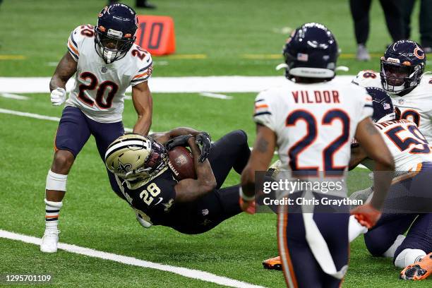 Latavius Murray of the New Orleans Saints scores a six yard touchdown against the Chicago Bears during the third quarter in the NFC Wild Card Playoff...