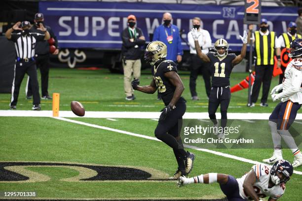 Latavius Murray of the New Orleans Saints celebrates after scoring a six yard touchdown against the Chicago Bears during the third quarter in the NFC...