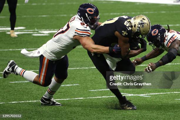 Jared Cook of the New Orleans Saints gets tackled by Manti Te'o of the Chicago Bears during the fourth quarter in the NFC Wild Card Playoff game at...