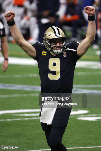 Drew Brees of the New Orleans Saints celebrates a touchdown scored by Alvin Kamara , against the Chicago Bears during the fourth quarter in the NFC...