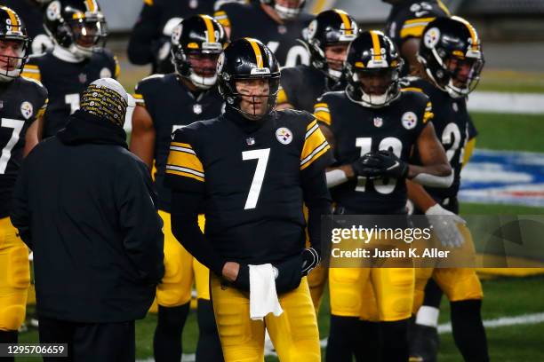 Ben Roethlisberger of the Pittsburgh Steelers participates in warmups prior to the AFC Wild Card Playoff game against the Cleveland Browns at Heinz...