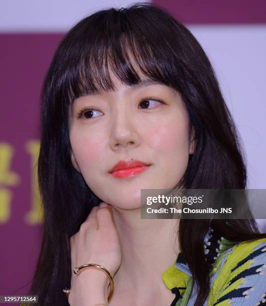 Tl Lim 1,468 Lim Soo Stock Photos, High-Res Pictures, and Images - Getty Images