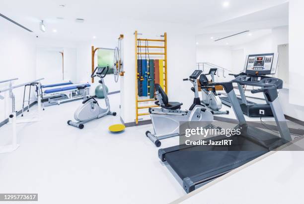 physical therapist room hospital - rehabilitation center stock pictures, royalty-free photos & images
