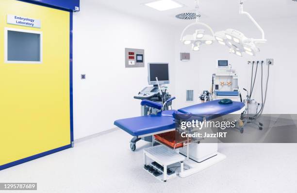 empty modern delivery room - maternity hospital stock pictures, royalty-free photos & images