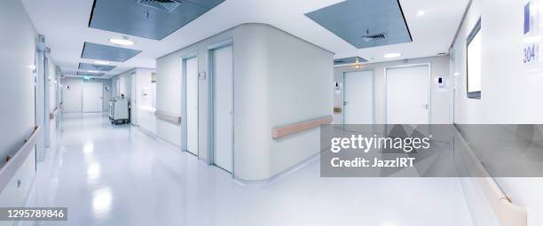 krankenhauskorridor - spital raum hell stock-fotos und bilder