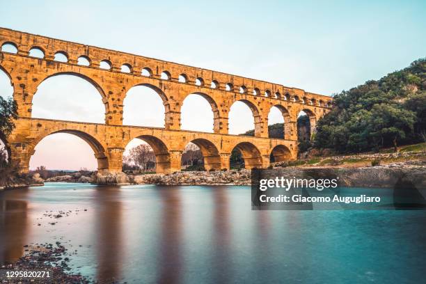 the roman aqueduct pont du gard, nimes, provence, france - pont du gard aqueduct ストックフォトと画像
