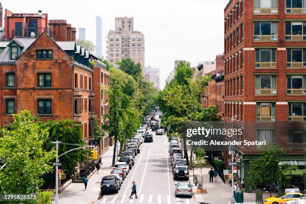 street in chelsea district, high angle view, new york city, usa - west village foto e immagini stock