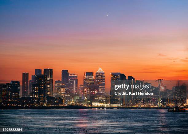 the london skyline at dusk - stock photo - sunset on canary wharf stock pictures, royalty-free photos & images